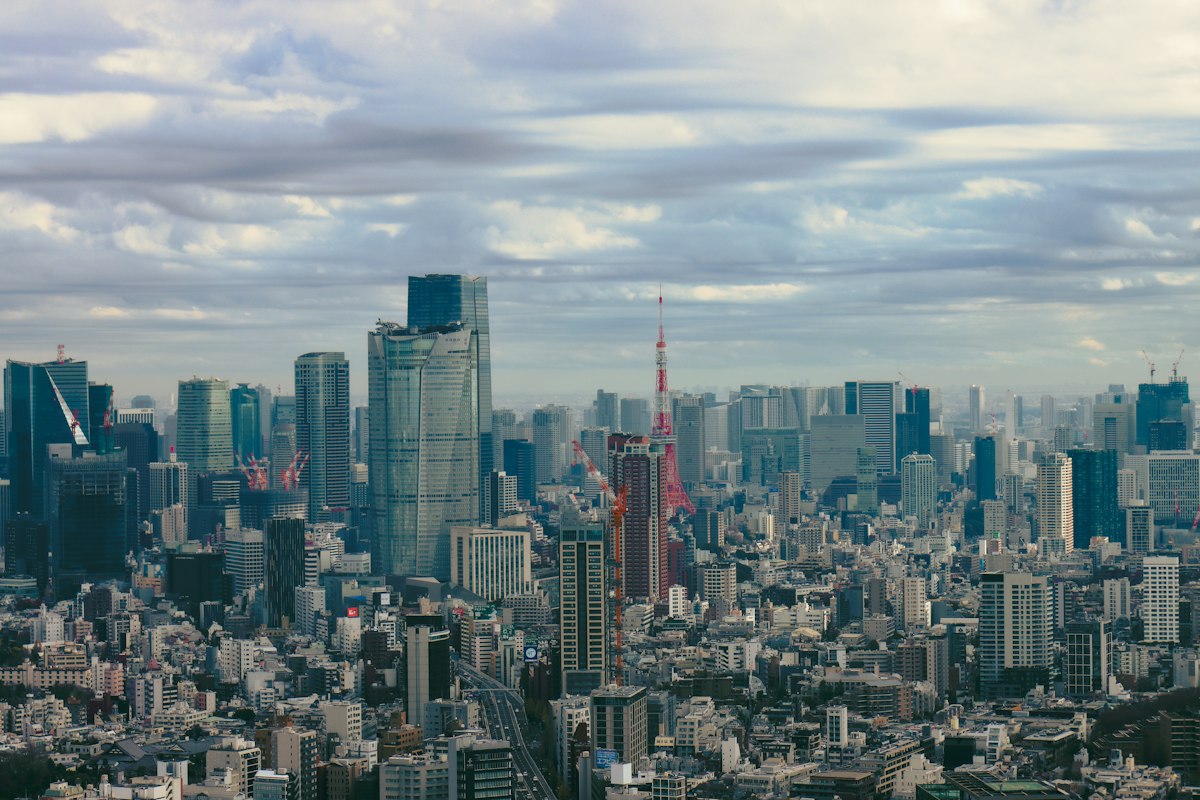 事業の広がりをイメージした東京の街並み